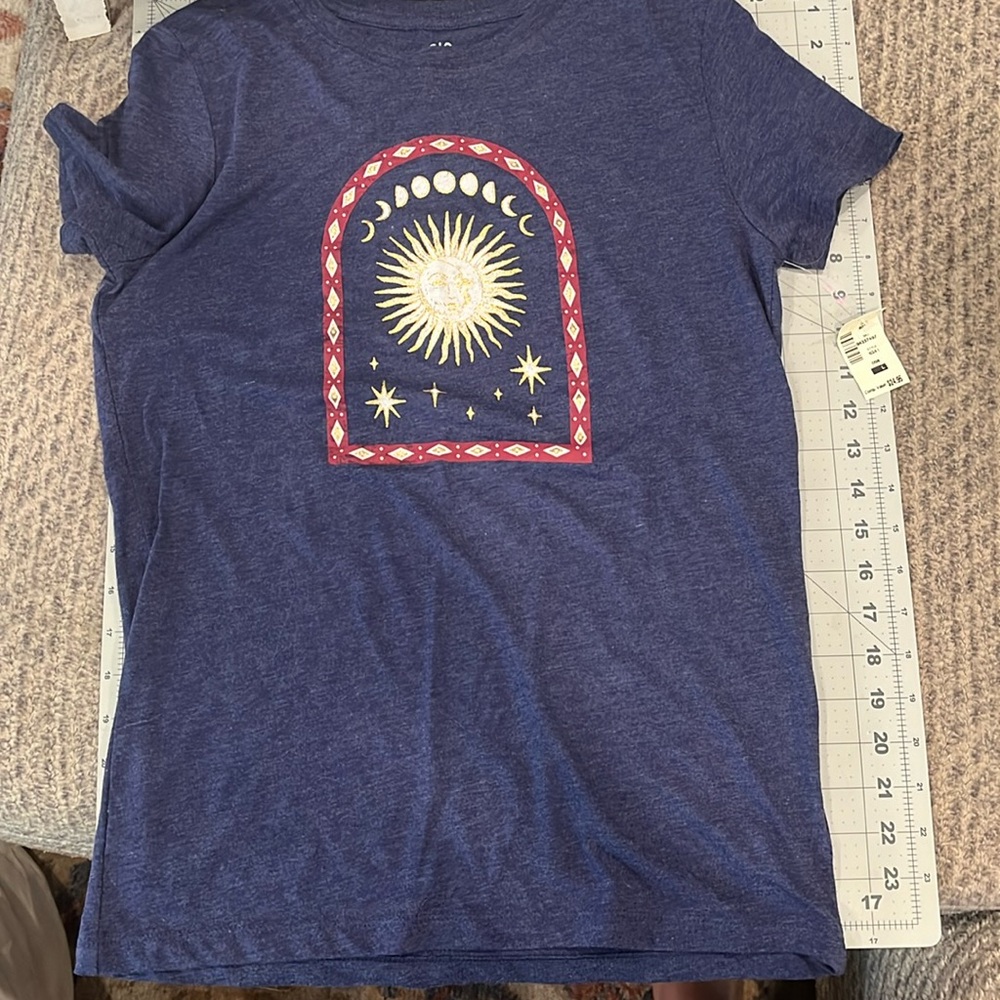 NWT Abercrombie and Fitch graphic t-shirt size L.